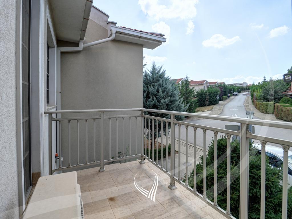 3-bedroom house for rent in International Village12