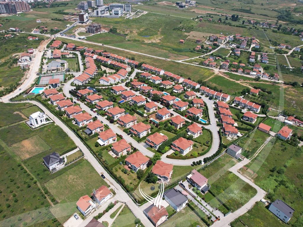 3-bedroom house for rent in International Village21