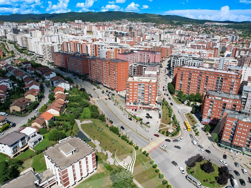 Zyre me 3 dhoma pune me qira në lagjen Mati 1