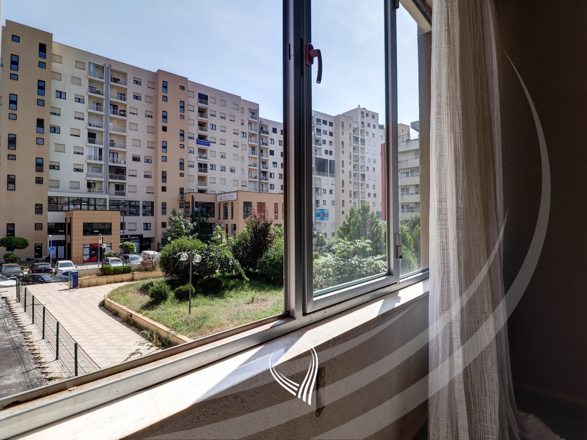 Banesë me 1 dhomë gjumi me qira në lagjen Kalabria-Emshir9