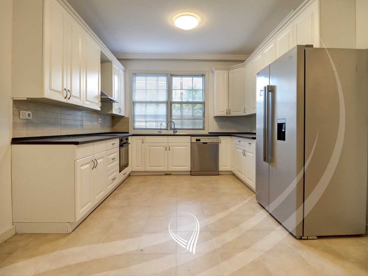 3-bedroom house for rent in International Village3