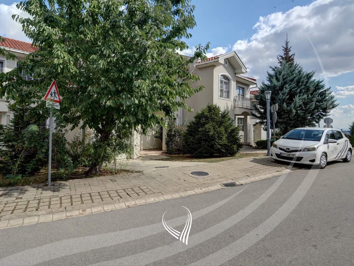 3-bedroom house for rent in International Village19
