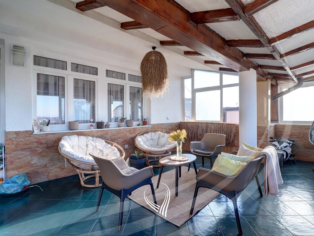 Penthouse 155.16m2 me qira në lagjen Aktash11