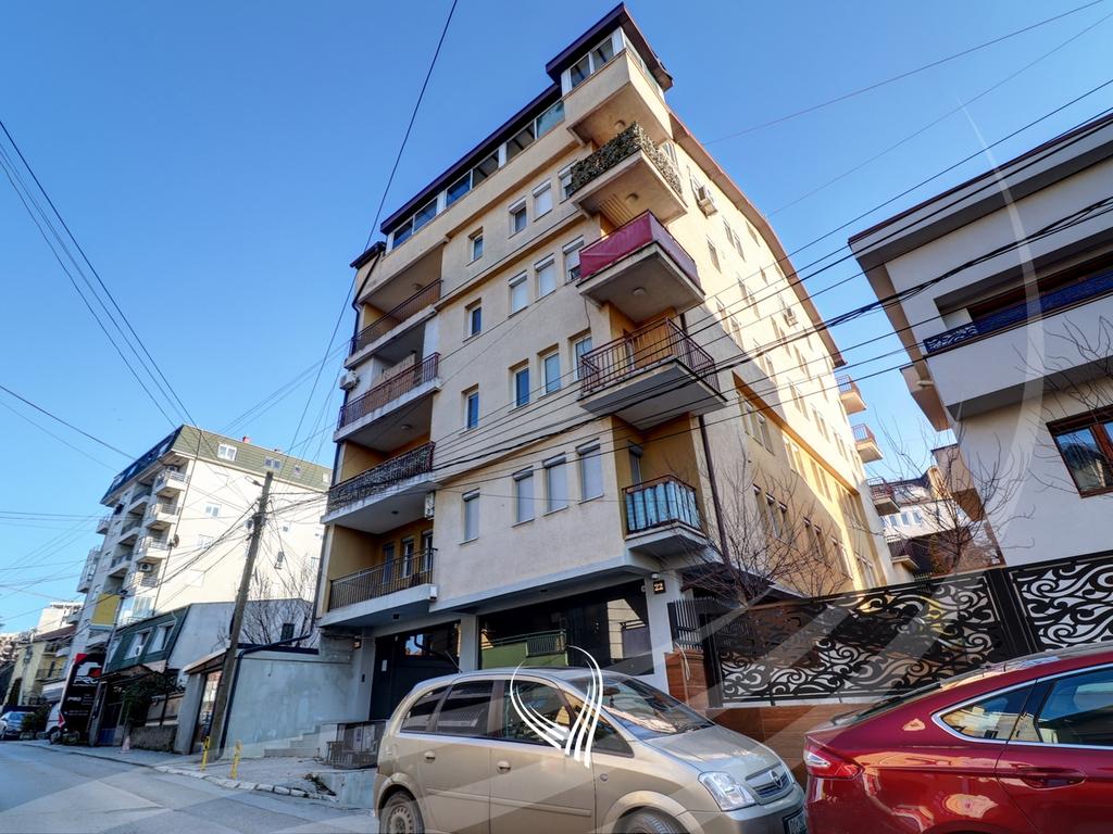 Penthouse 155.16m2 me qira në lagjen Aktash21
