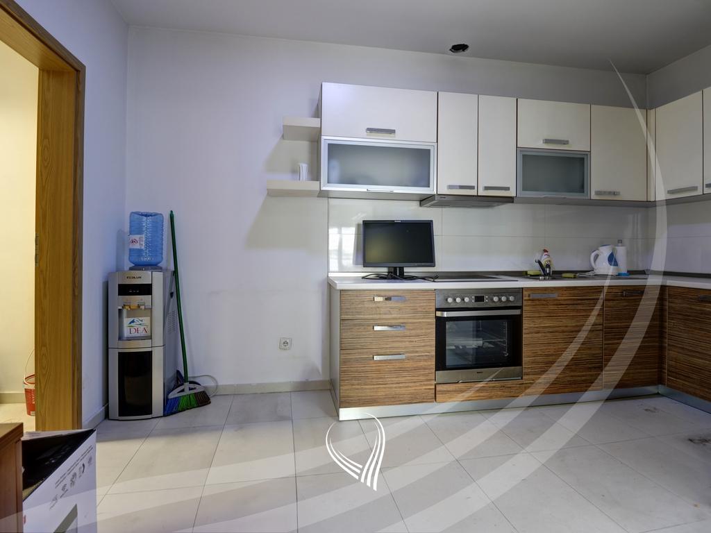 Zyre me 2 dhoma pune me qira në lagjen Kalabria – Emshir4