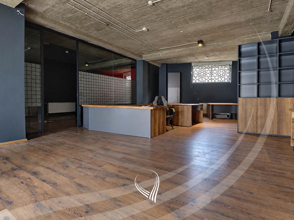 Objekt afarist 630m2 me qira në lagjen Velania