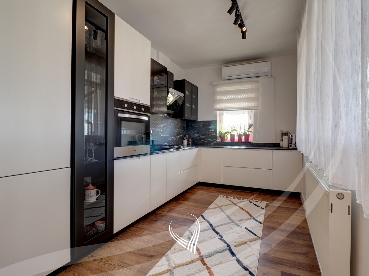 Penthouse 155.16m2 me qira në lagjen Aktash4