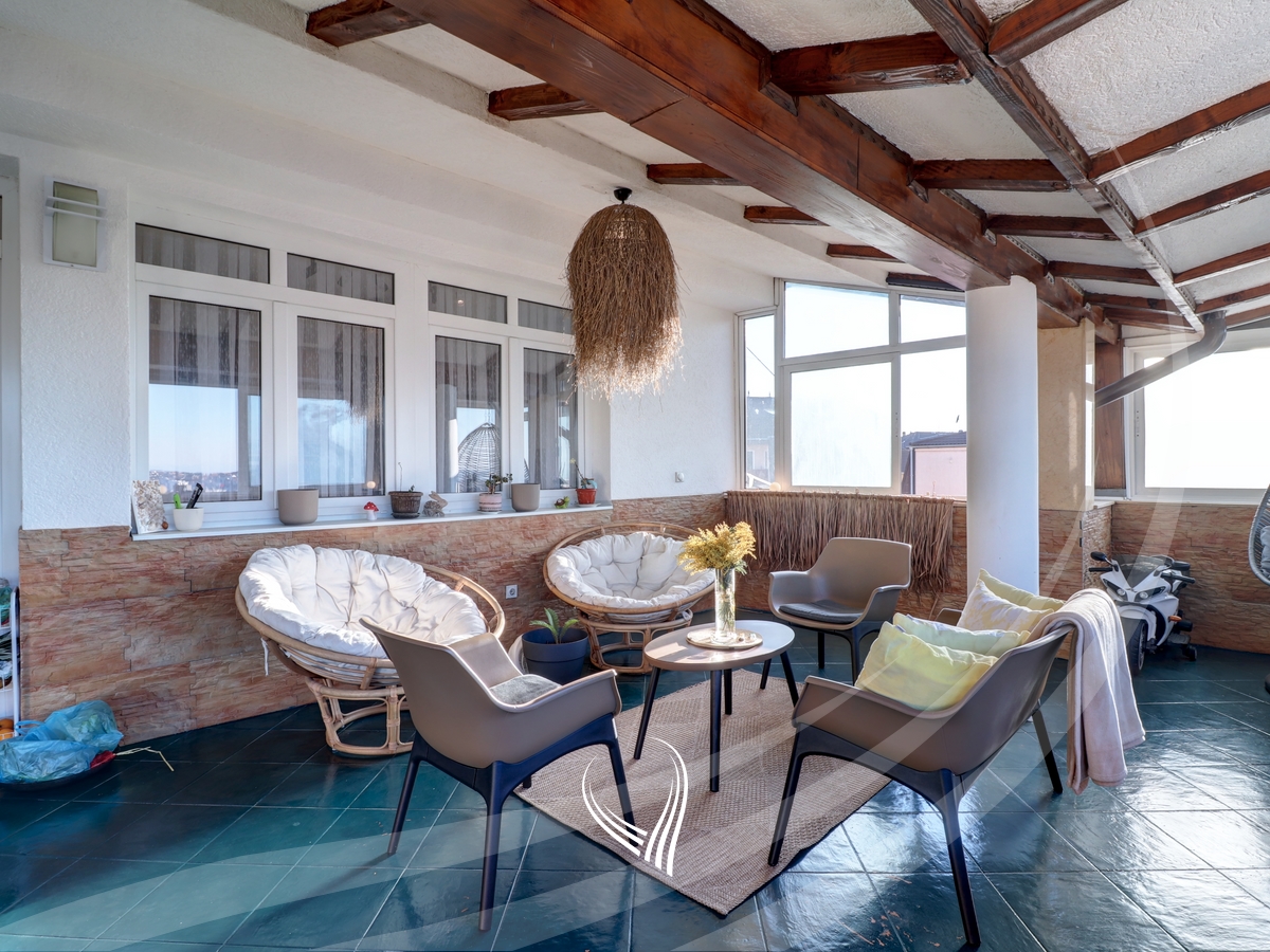 Penthouse 155.16m2 me qira në lagjen Aktash11