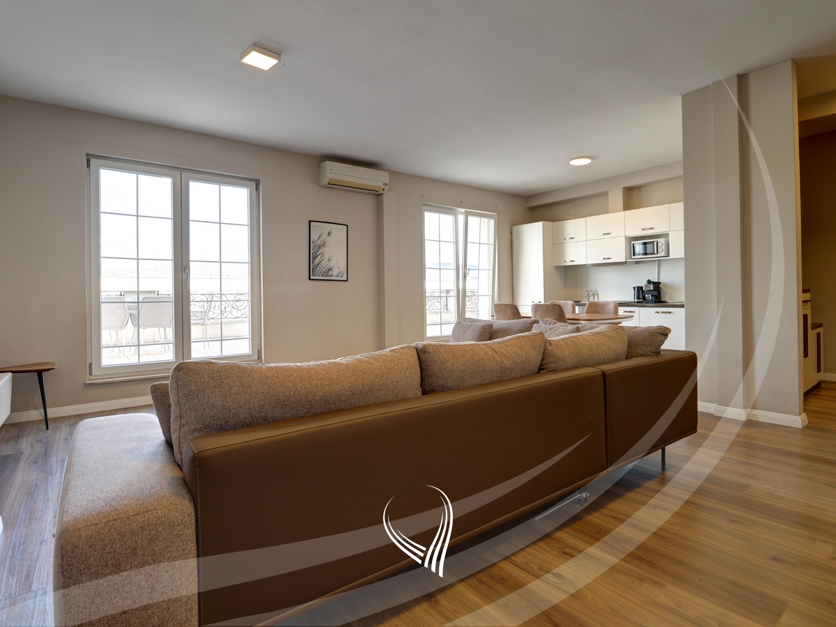 Penthouse with 3 bedrooms for rent in the Qafa neighborhood2
