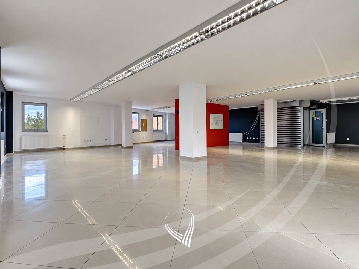 Objekt afarist 630m2 me qira në lagjen Velania5