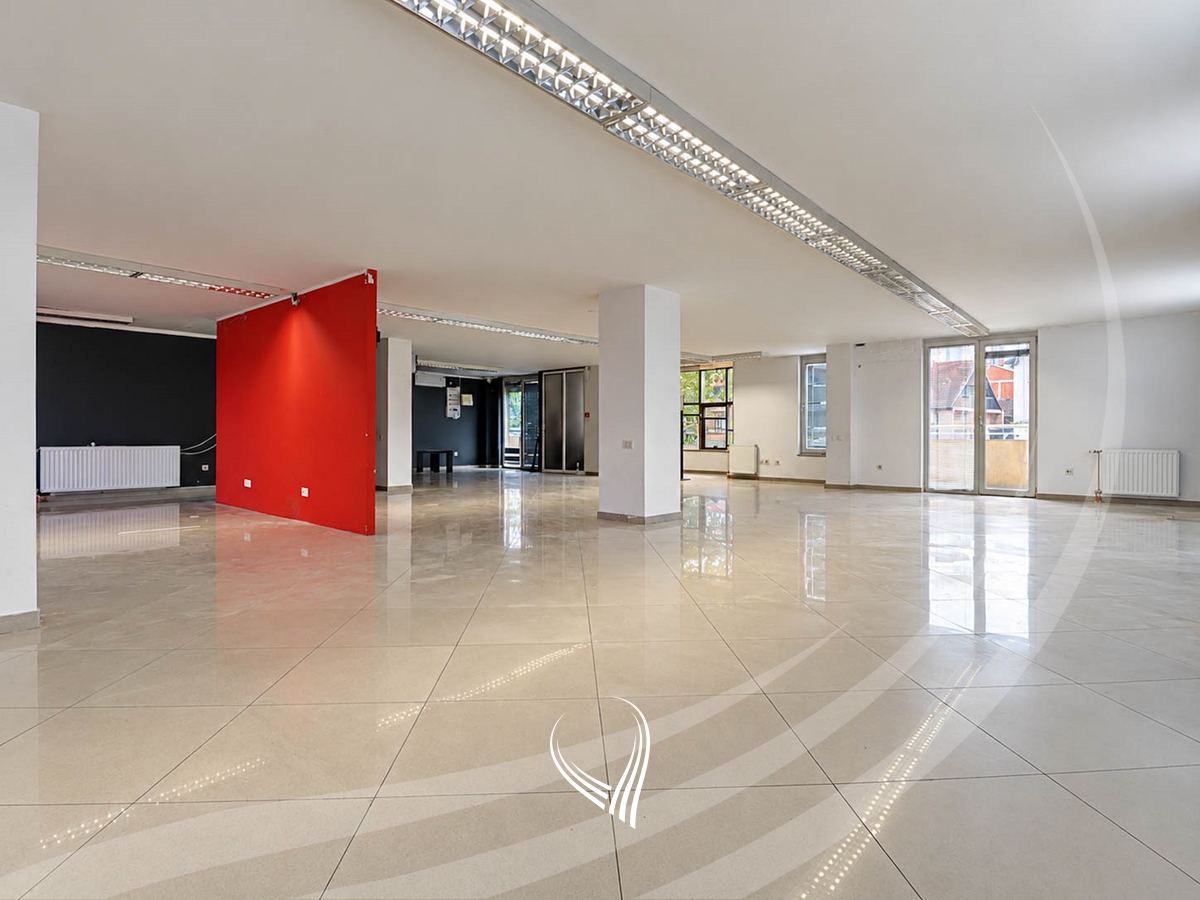 Objekt afarist 630m2 me qira në lagjen Velania6