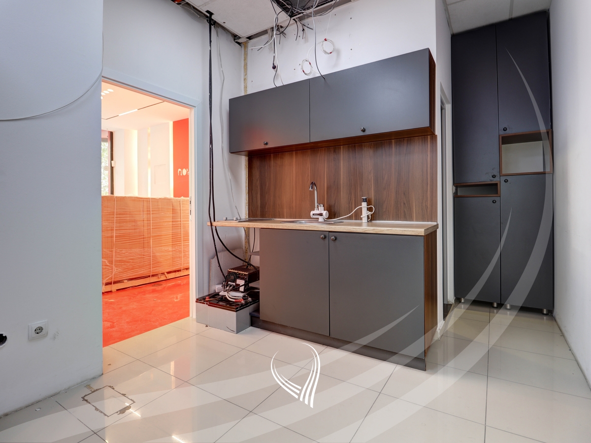 135m2 commercial space for rent in the Arbëria neighborhood – Dragodan3