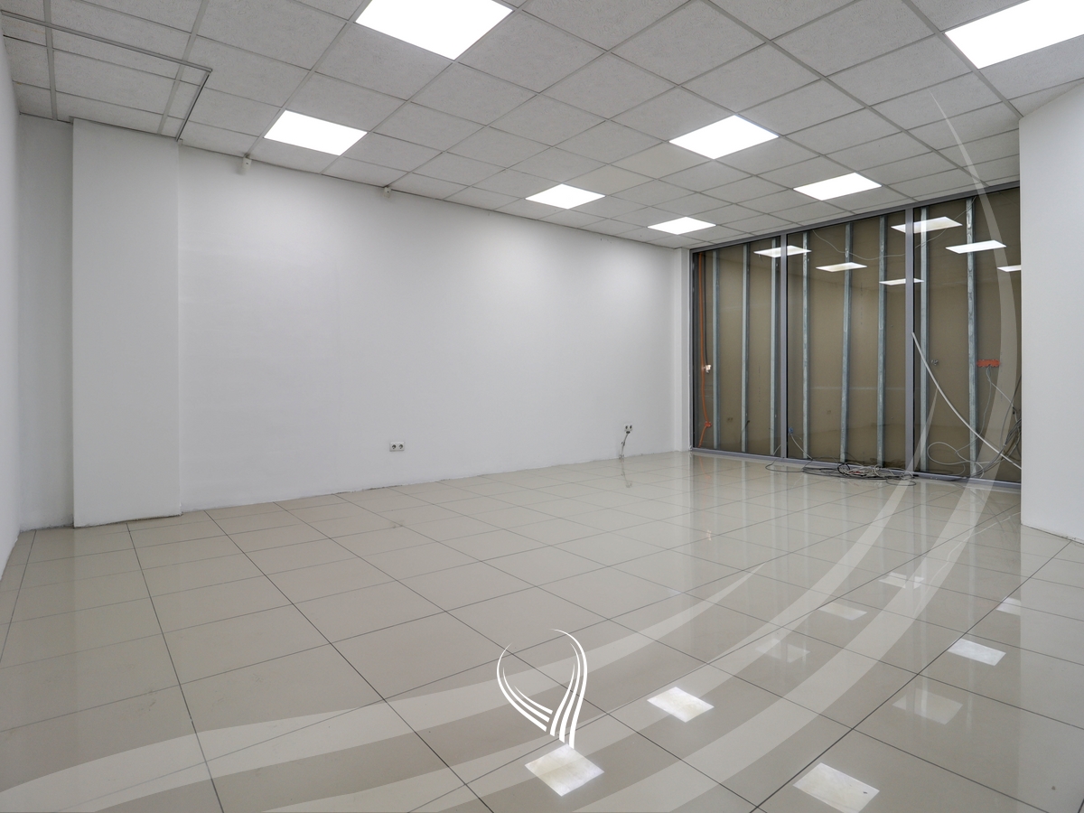 135m2 commercial space for rent in the Arbëria neighborhood – Dragodan4