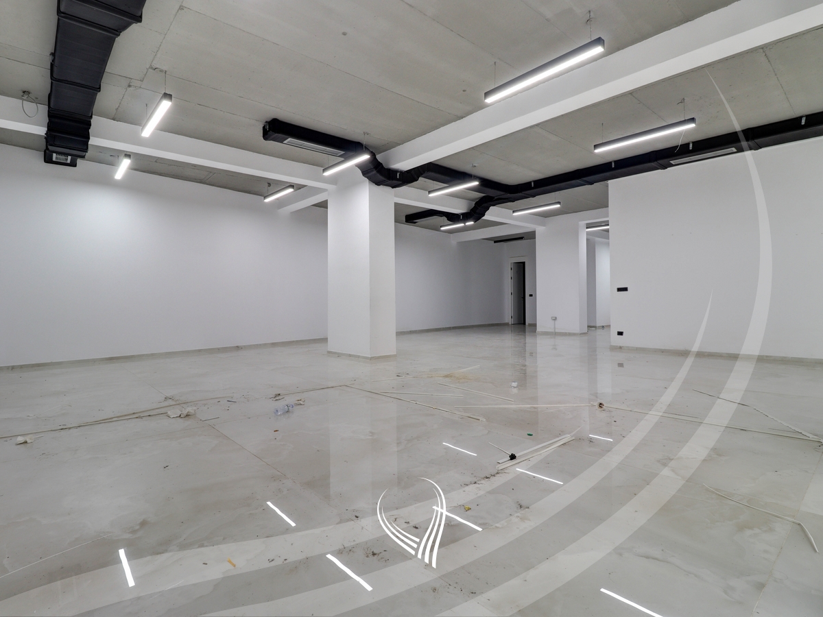 Lokal 202.70m2 në shitje në lagjen Mati 11