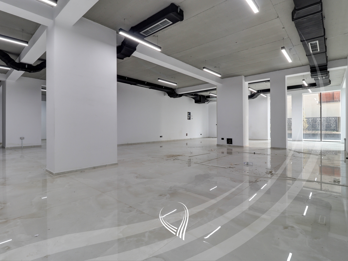 Lokal 202.70m2 në shitje në lagjen Mati 12