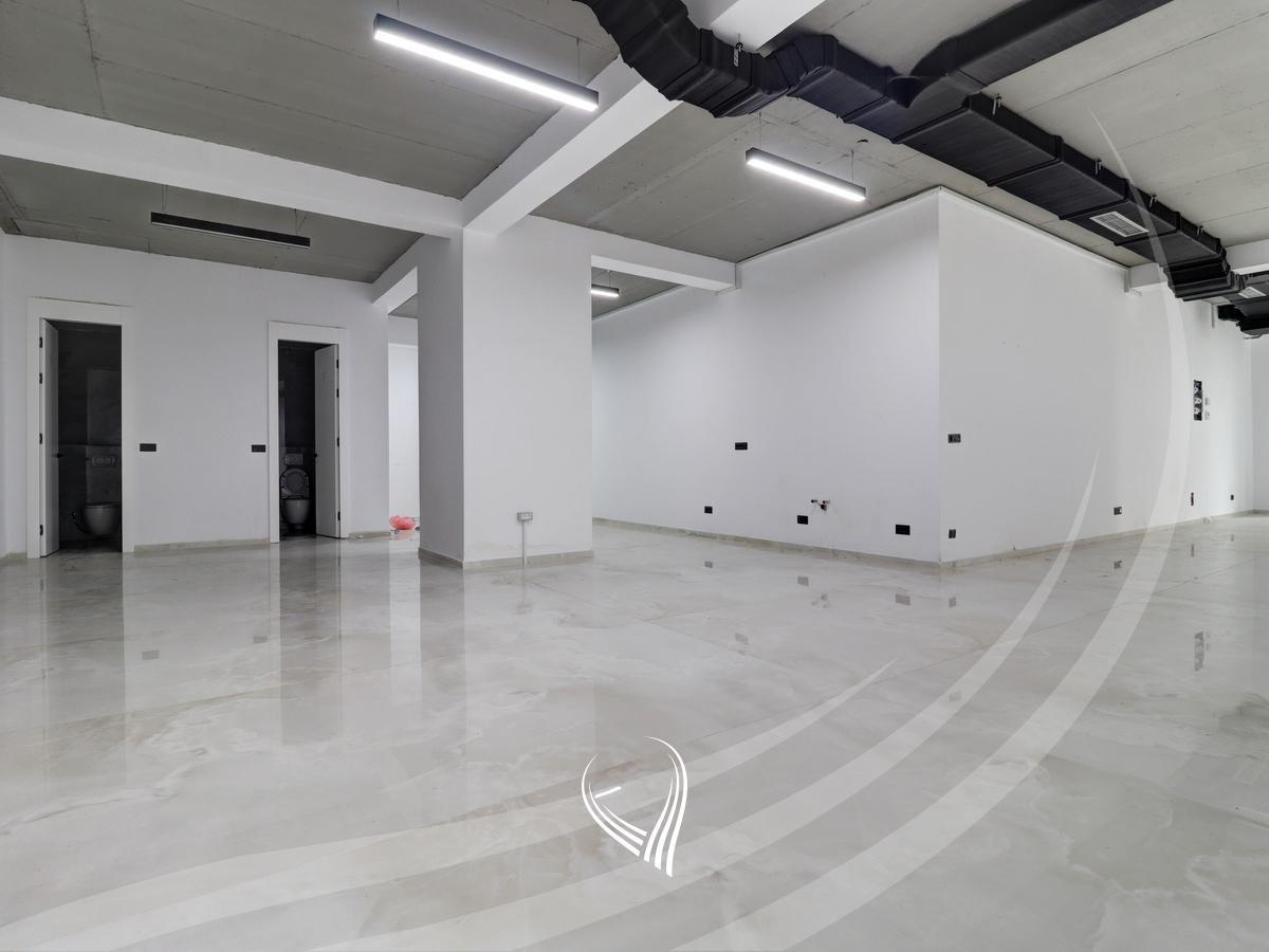 Lokal 202.70m2 në shitje në lagjen Mati 13