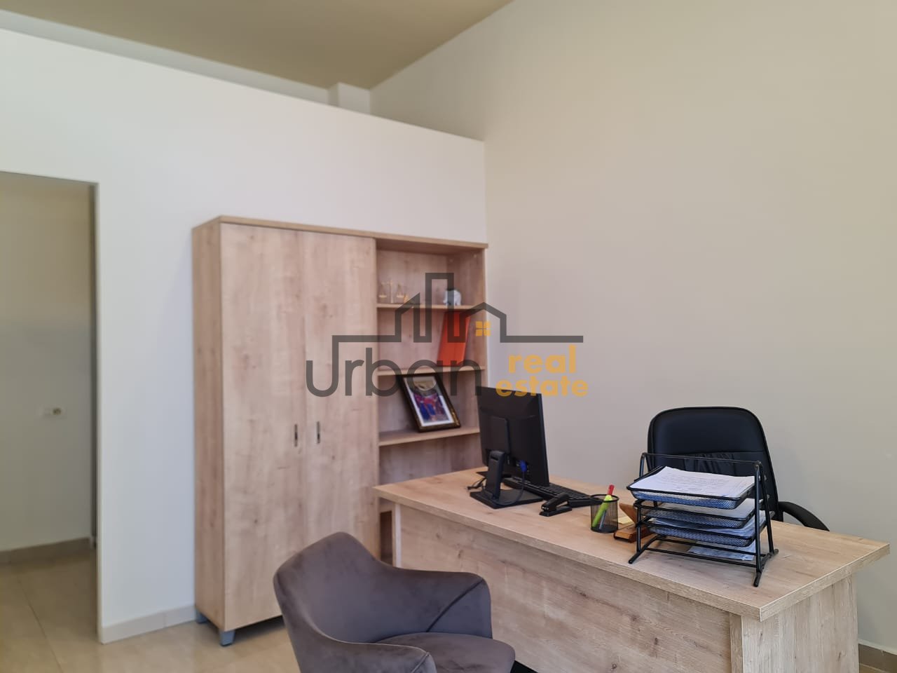 Spazio commerciale in affitto | Adatto per ufficio o clinica | Ex esposizione, Tirana – €600/mese | 44 m²