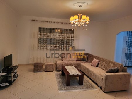 In Affitto, Appartamento Parziale, Vicino a TEG, Tirana - €600 | 228 m²