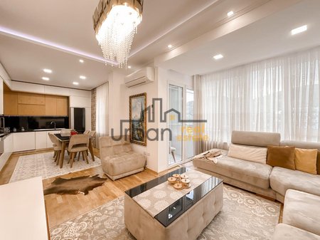 In vendita, Appartamento 3+1+2, Giardino Botanico, Tirana - 250000€ | 123 m²
