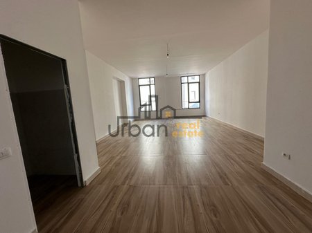 Affitto, Spazio Commerciale, Via Mine Peza, Tirana - €1500 | 100 m²