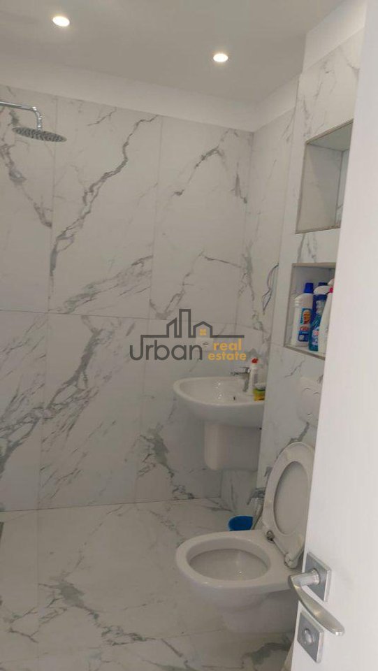 Qera, Apartament 1+1+ Verandë, Rruga Ferit Xhajko, Tiranë - 600€ | 75 m²