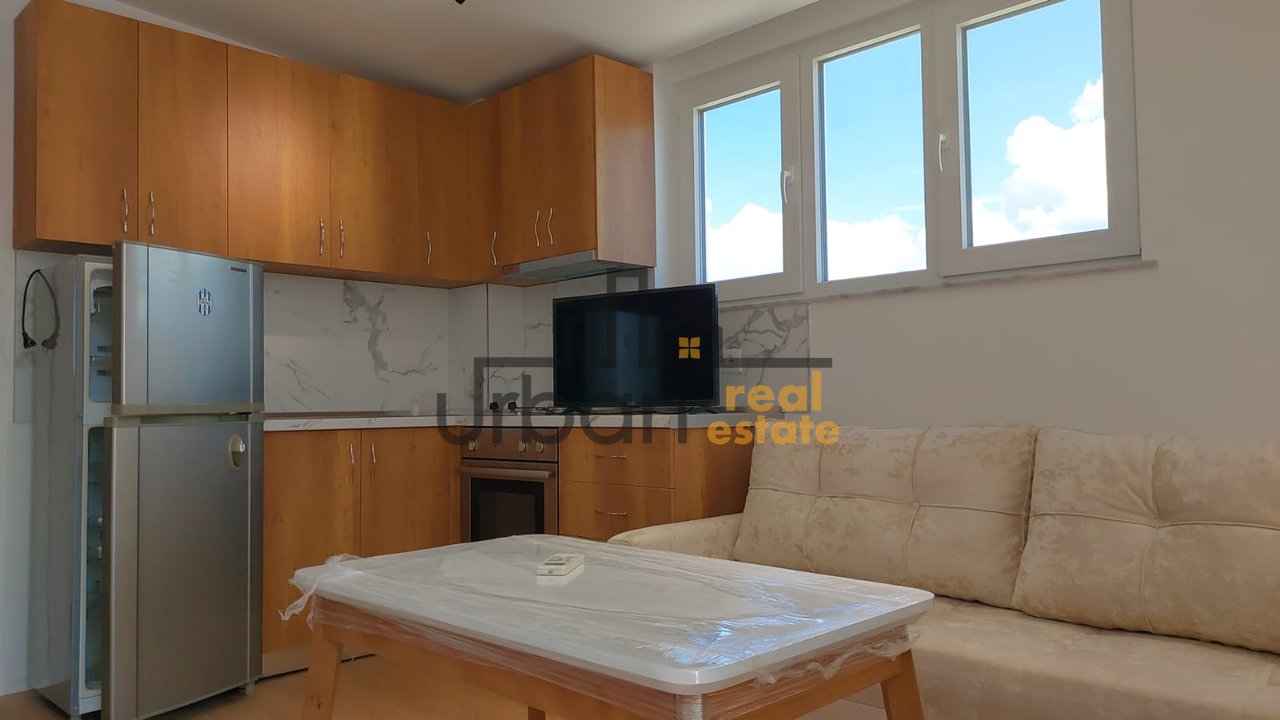 Qera, Apartament 1+1+ Verandë, Rruga Ferit Xhajko, Tiranë - 600€ | 75 m²