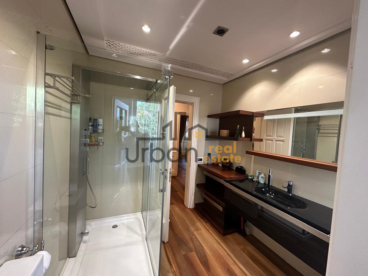 Qera, Apartament 1+1+ Ambient gatimi, Pazari i Ri, Tiranë - 700€ | 75 m²