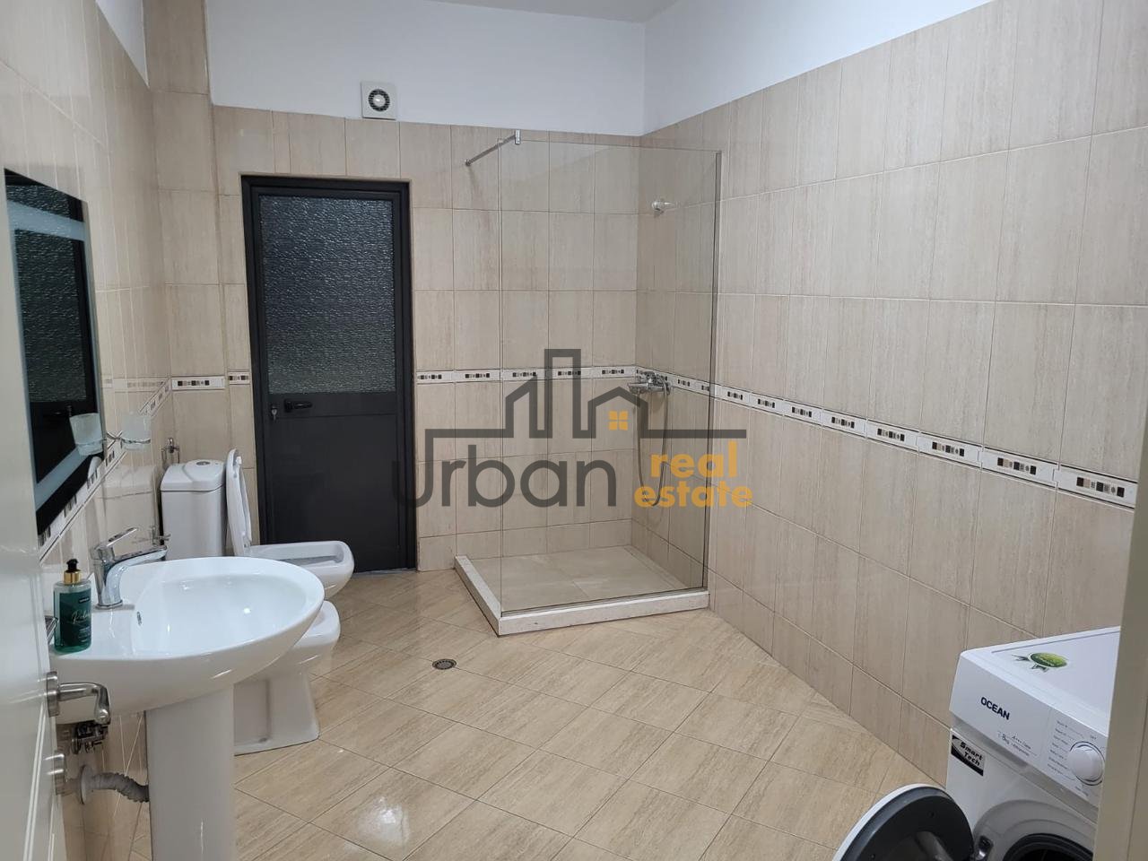 In Affitto, Appartamento Parziale, Vicino a TEG, Tirana - €600 | 228 m²