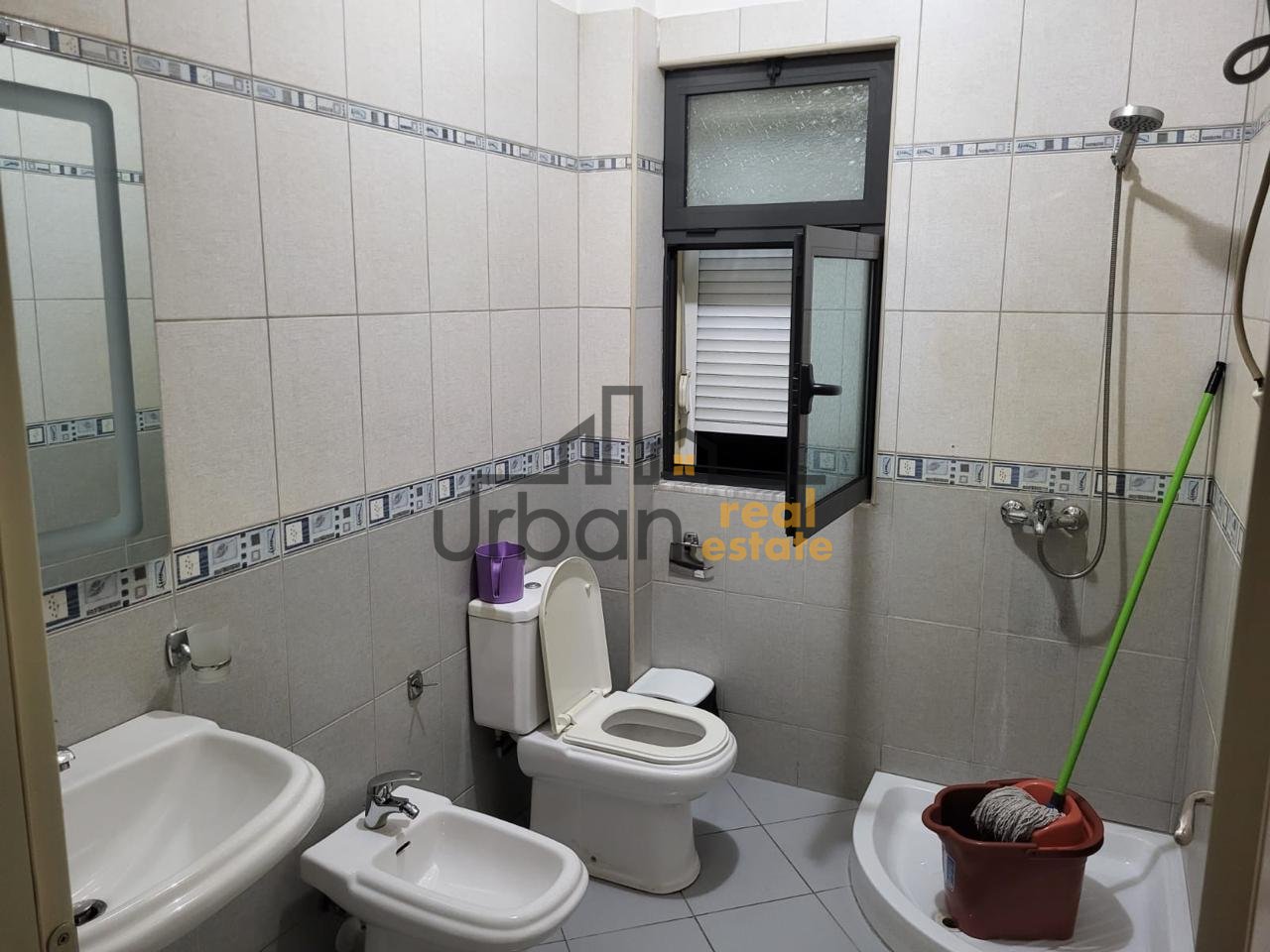 In Affitto, Appartamento Parziale, Vicino a TEG, Tirana - €600 | 228 m²