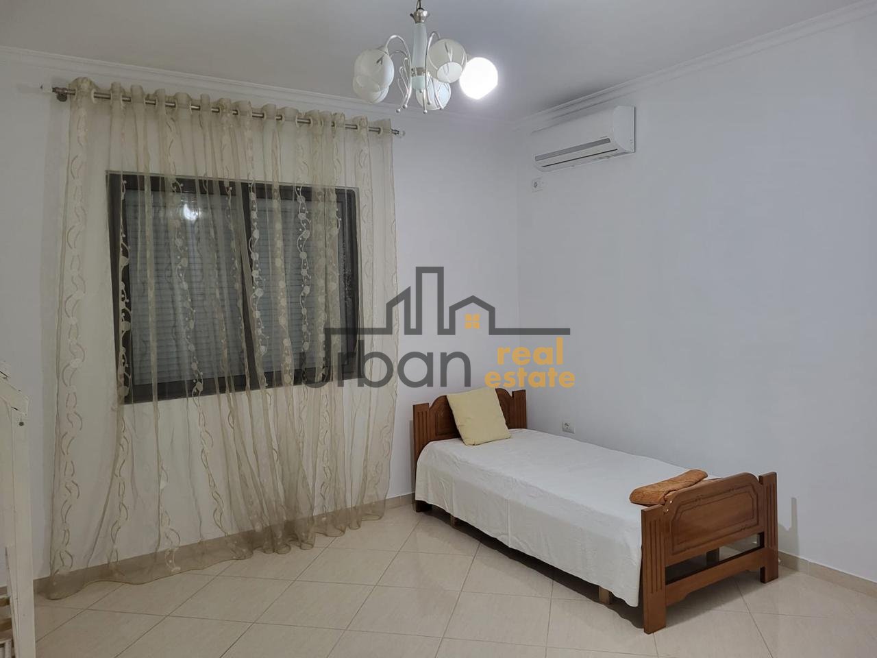 In Affitto, Appartamento Parziale, Vicino a TEG, Tirana - €600 | 228 m²