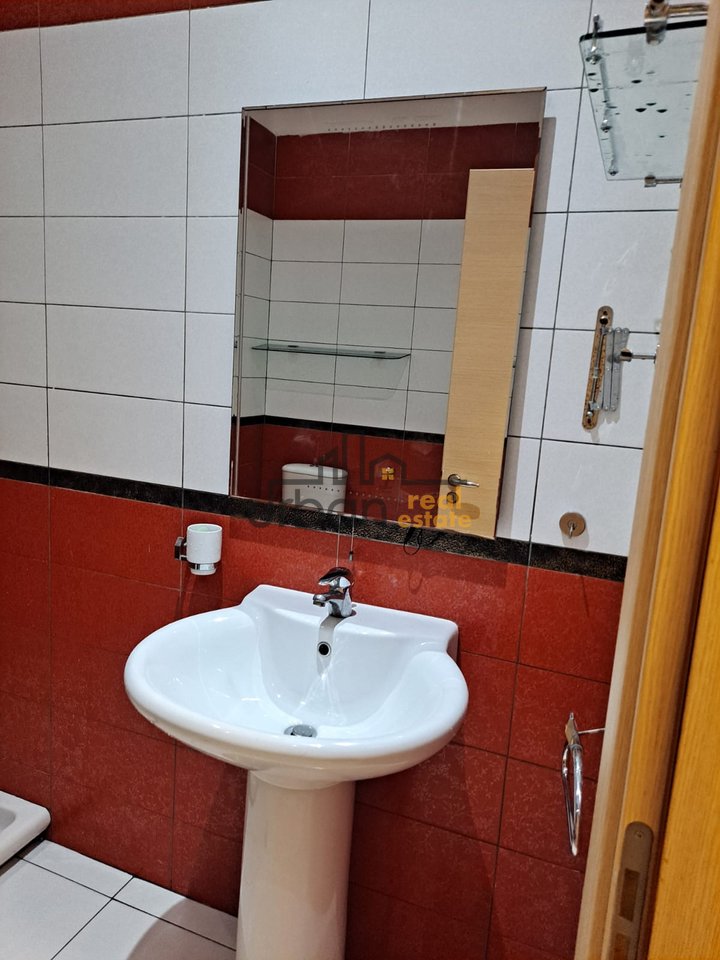 Qera, Apartament 2+1+ Garazh, Liqeni i Thatë, Tiranë - 1000€ | 110 m²