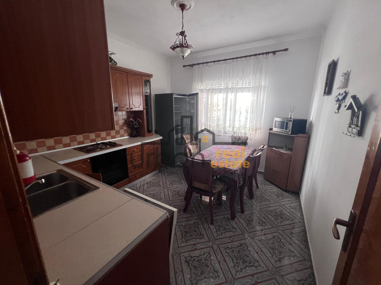 In Affitto, Casa Privata, Old Sauk, Tirana - 450€ | 110 m²