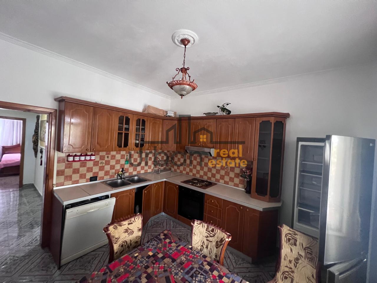 In Affitto, Casa Privata, Old Sauk, Tirana - 450€ | 110 m²