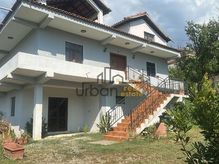 Villa su 3 piani in vendita a Shkozë, Tirana - €450.000 | 460 m²
