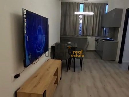 Qera Apartament 1+1 te Bulevardi Zogu i Parë, Tiranë - 650€ | 65 m²