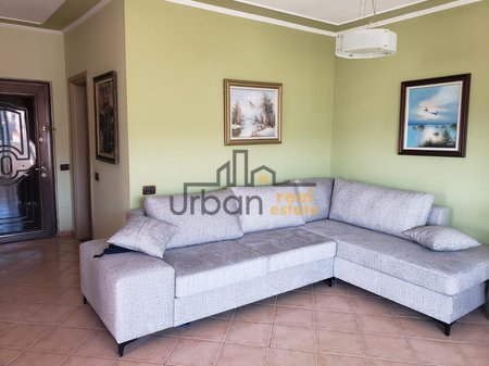 Qera  Apartament 2+1 te  Komuna e Parisit, Tiranë - 650€ | 105 m²