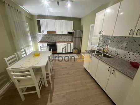 Qera  Apartament 3+1 te  Xhamlliku, Tiranë - 600€ | 100 m²