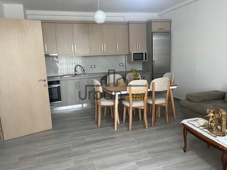 Qera  Apartament 3+2+2 te  Rruga 5 Maji, Tiranë - 750€ | 122 m²