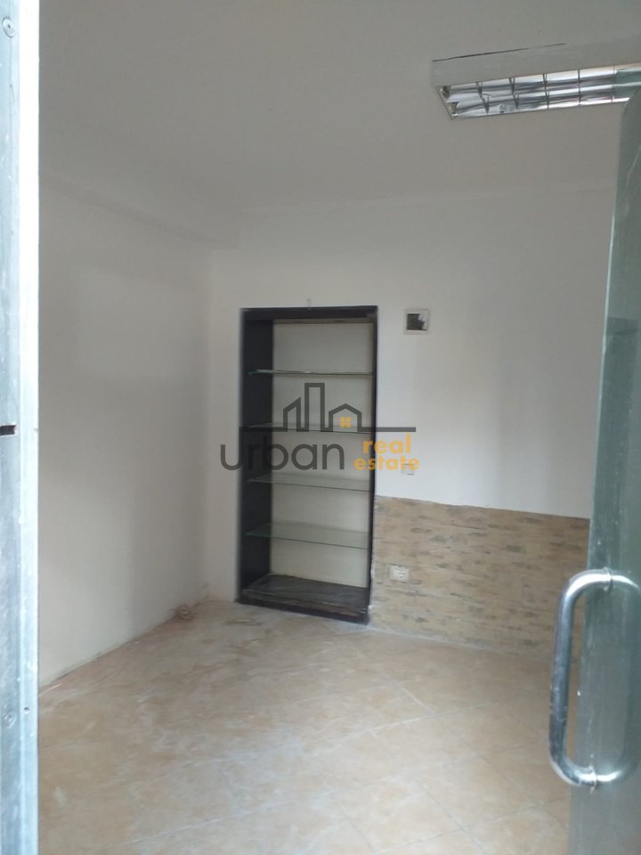 Business Premises for Rent on Rruga e Dibrës, Tirana - 200€ | 15 m²