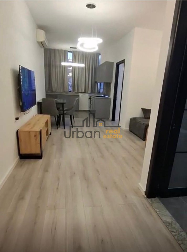 Qera Apartament 1+1 te Bulevardi Zogu i Parë, Tiranë - 650€ | 65 m²