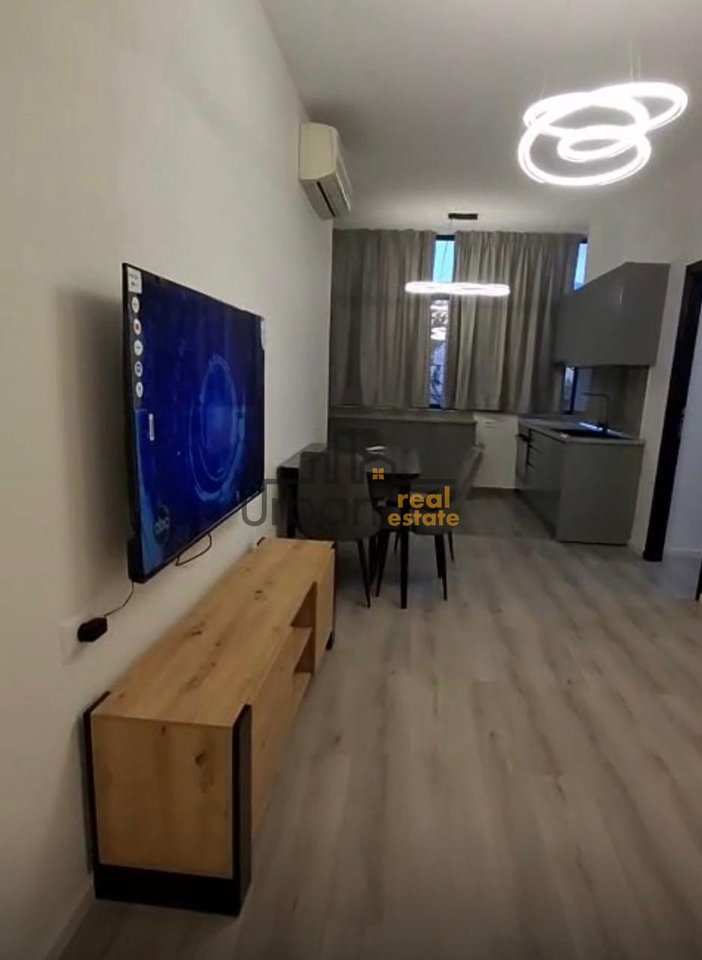 Qera Apartament 1+1 te Bulevardi Zogu i Parë, Tiranë - 650€ | 65 m²