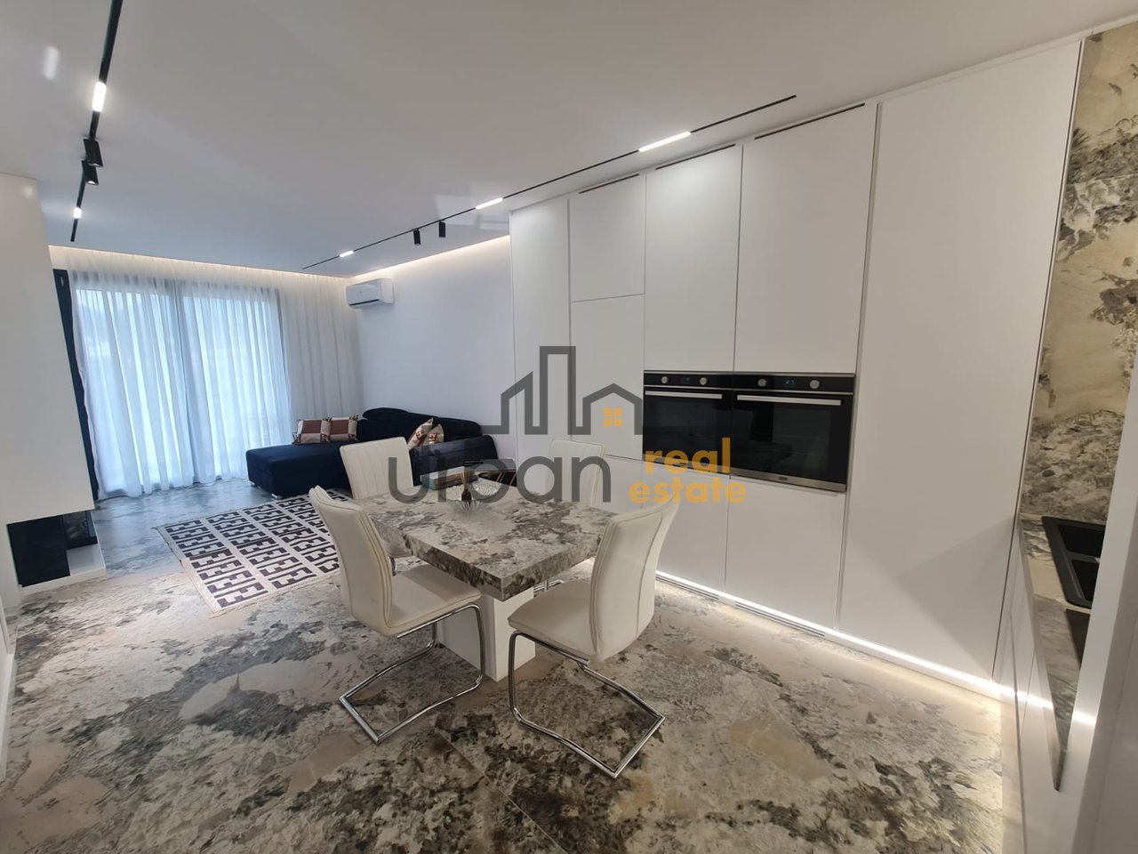 Qera Apartament 1+1+ Post parkim te Liqeni i Thatë, Tiranë - 1200€ | 80 m²