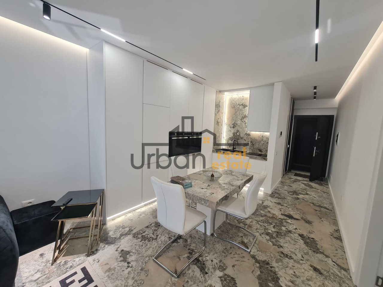 Qera Apartament 1+1+ Post parkim te Liqeni i Thatë, Tiranë - 1200€ | 80 m²