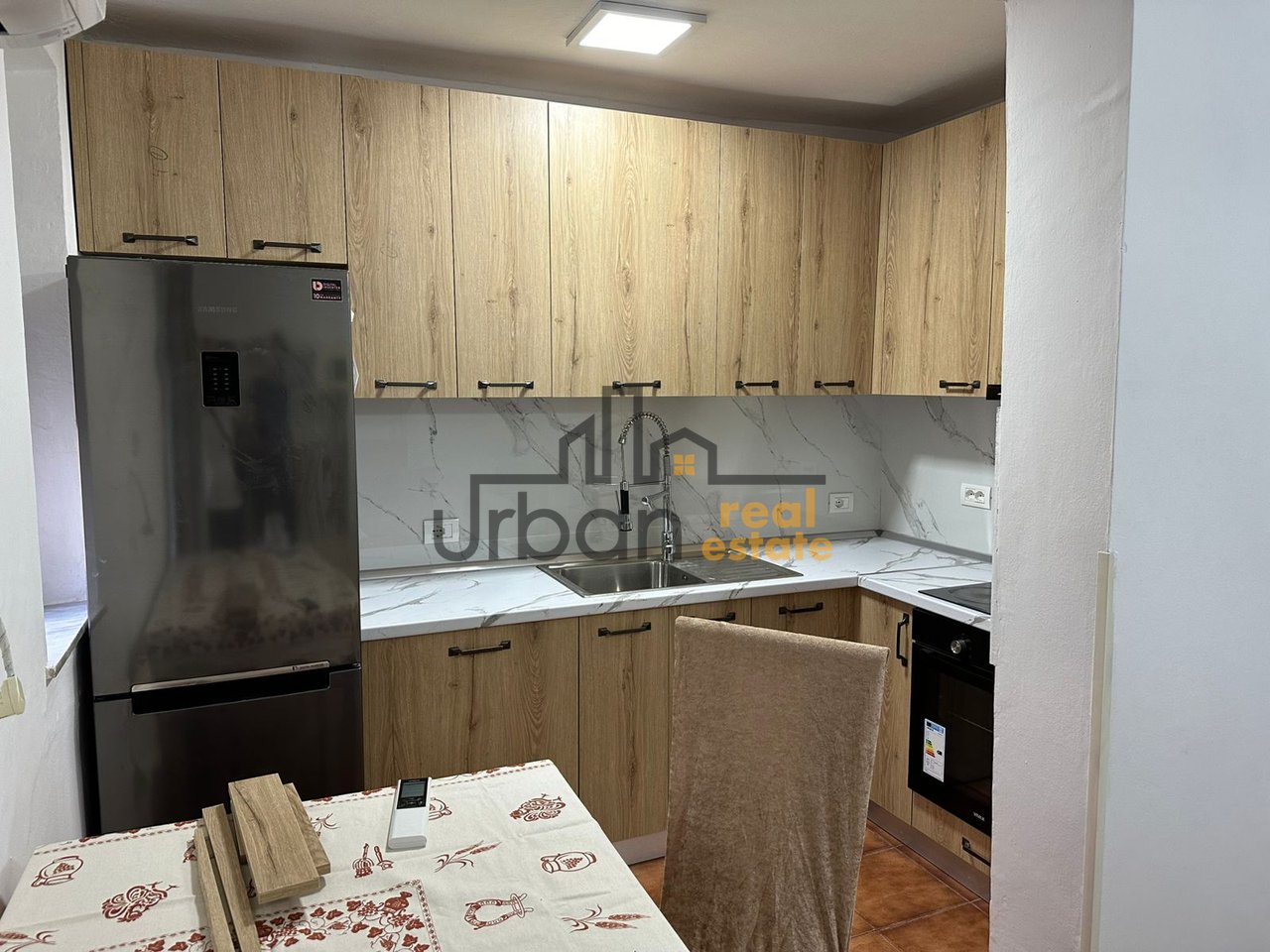 Appartamento in affitto 2+1 + posto auto a New Bazaar, (Optika Roma) Tirana - 680€ | 75 m²