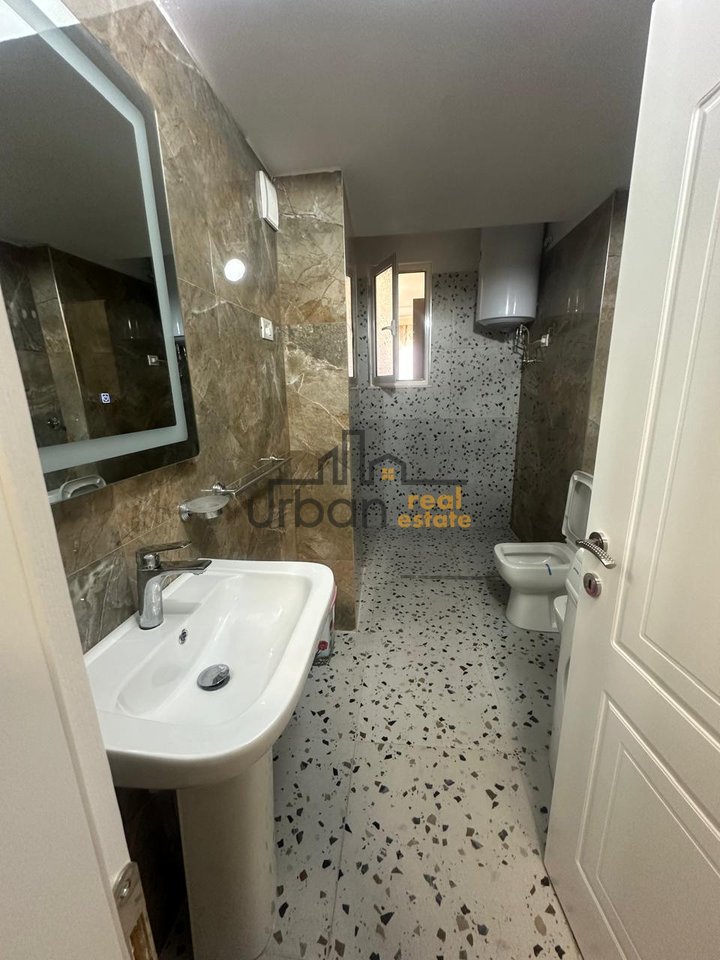 Qera  Apartament 3+1 te  Xhamlliku, Tiranë - 600€ | 100 m²