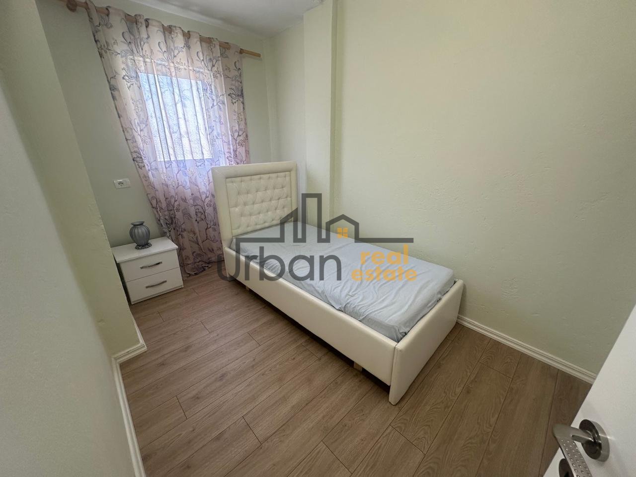 Qera  Apartament 3+1 te  Xhamlliku, Tiranë - 600€ | 100 m²