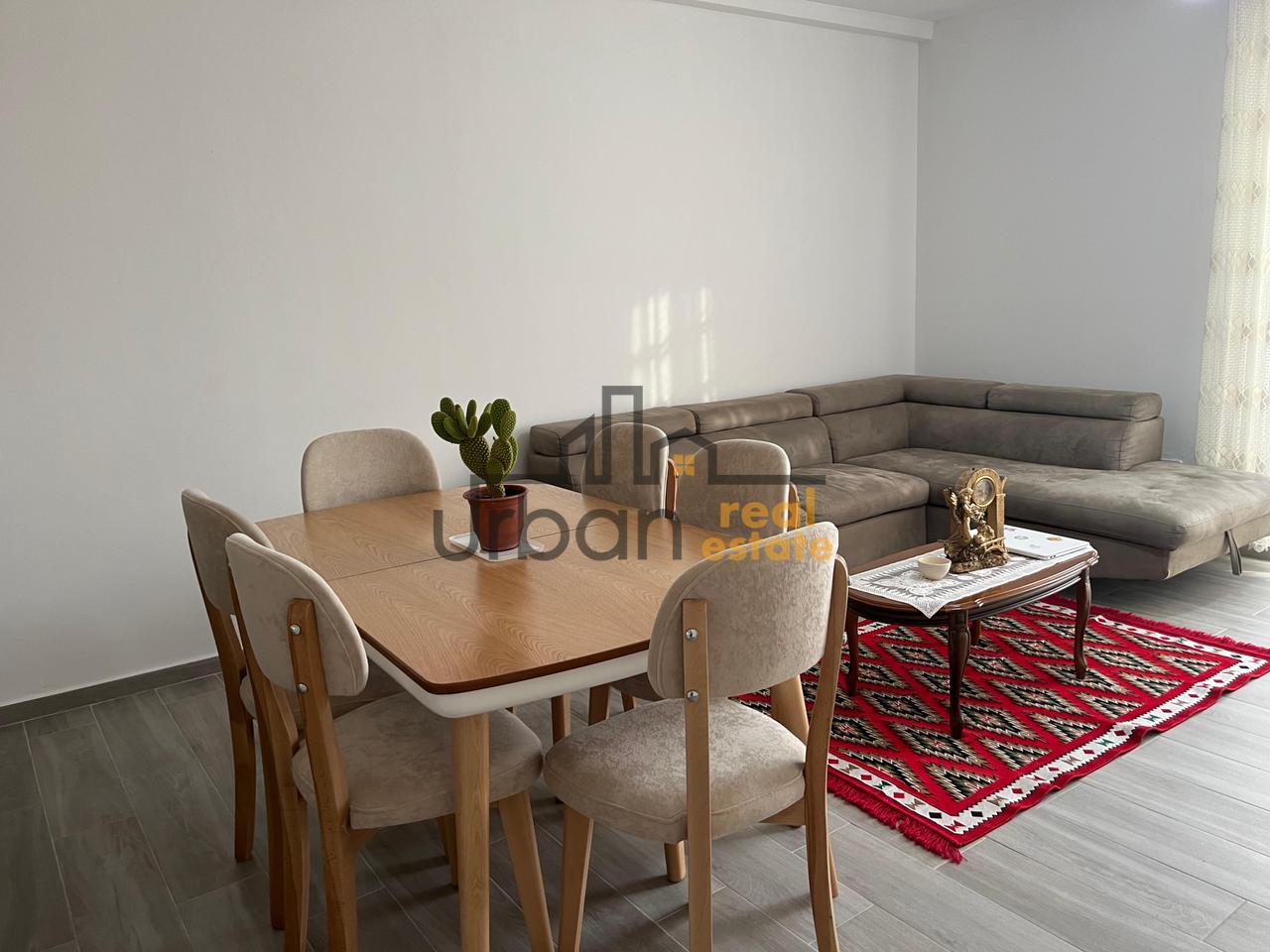 Qera  Apartament 3+2+2 te  Rruga 5 Maji, Tiranë - 750€ | 122 m²