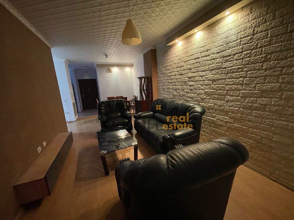 urbanrealestate.al