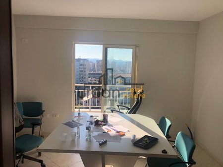 Jepet me Qera Apartamet i pershtatshem dhe per Zyre 2+1 te Jordan Misja - 600€ | 107 m²