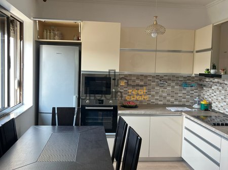 Shitet Apartament 2+1+Aneks i Vecuar te Rruga Bardhyl në Tiranë - 147000€ | 72 m²